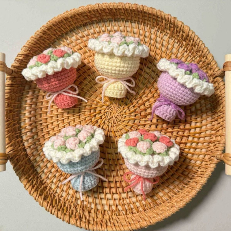 Mini kukičani buket – set materijala za DIY, privjesak buketa, ručna izrada