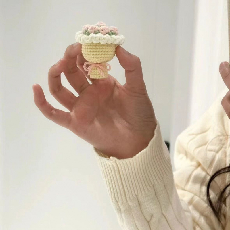 Mini kukičani buket – set materijala za DIY, privjesak buketa, ručna izrada