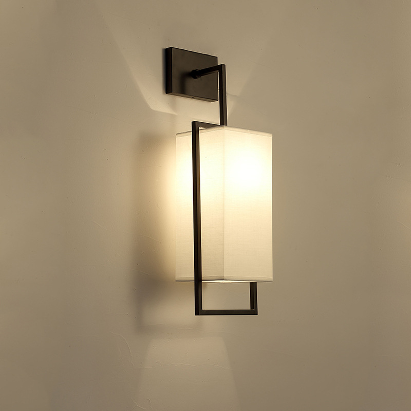 Moderna minimalistička zidna svjetiljka za spavaću sobu s platnenim sjenilom