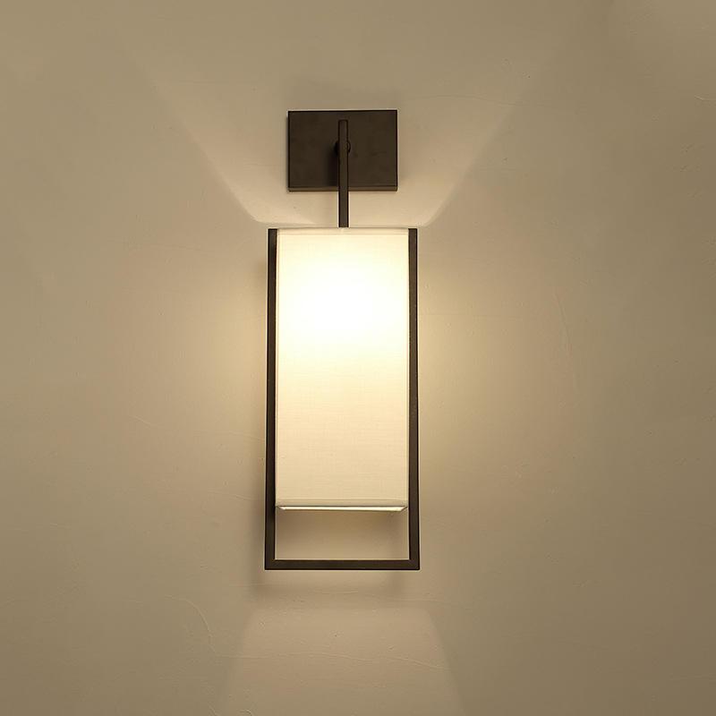Moderna minimalistička zidna svjetiljka za spavaću sobu s platnenim sjenilom