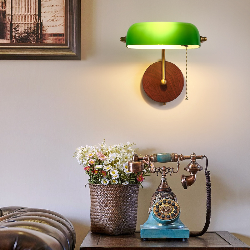 Zidna lampa u američko-retro stilu, inspirirana starim Šangajem, s staklenim sjenilom, montirana na zid; pogodna za ulaz, dvorište, predsoblje, dnevni boravak, hodnik i hotel