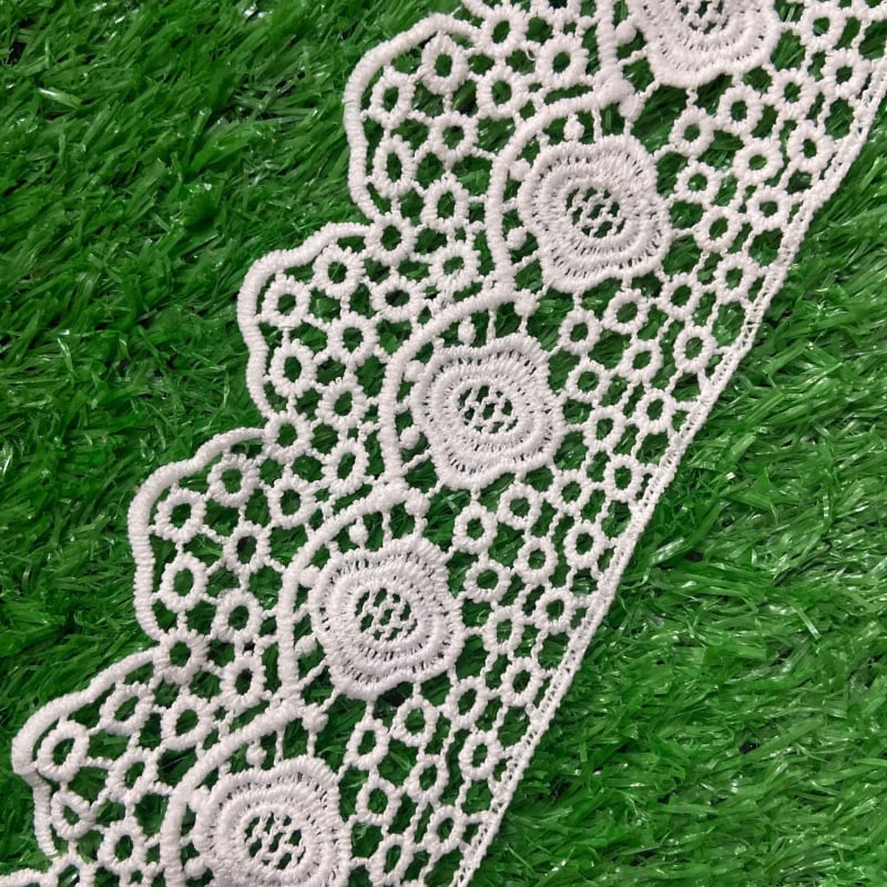 Na skladištu: našivena čipka od mliječne svile, otopiva u vodi, za odjeću, zavjese i kućne tekstilije