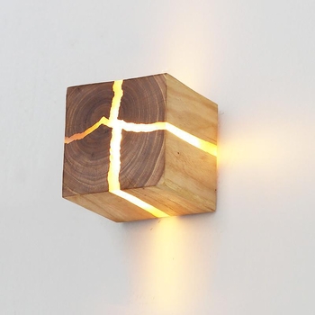 Zidna lampa od masivnog drveta, kvadratnog oblika, nordičkog stila, tekstura napuklog drveta, punjiva, za ulazni prostor i hodnik