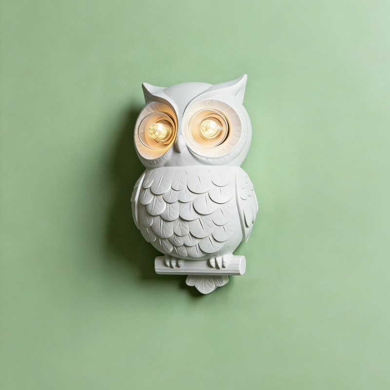 Talijanskog stila minimalistička zidna lampa od smole sa motivom sove