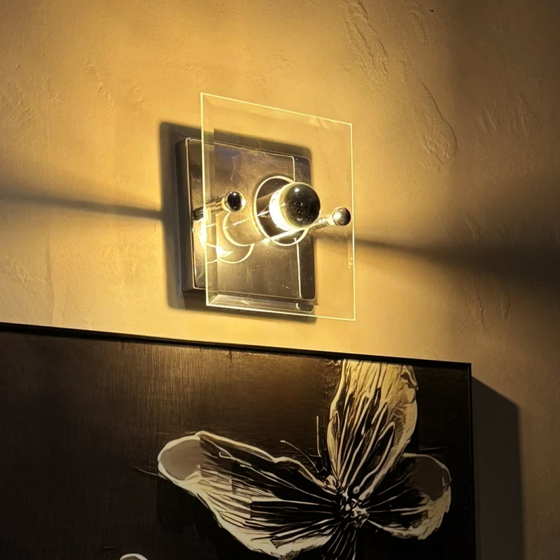 Minimalistička Bauhaus zidna lampa sa staklenim sjenilom i metalnim tijelom, za ulaz, hodnik, kafić ili tavernu, LED 220V, 3C certifikat
