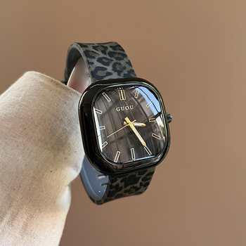 Ženski sat kvadratnog oblika s leopard uzorkom na silikonom remenu, kvarcni mehanizam, 40×40 mm