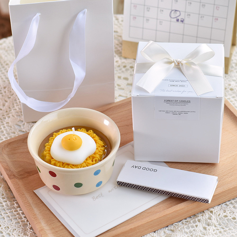Birthday Noodles poklon set: ručno izrađene svijeće od sojinog voska u elegantnoj kutiji
