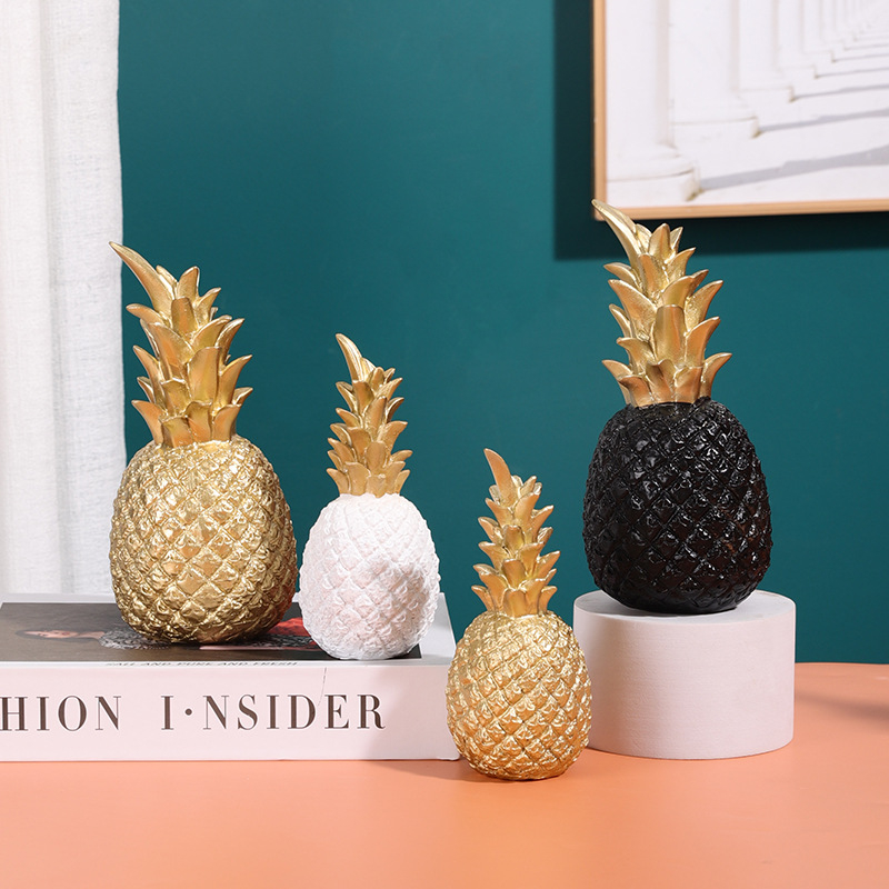 Zlatni ananas u nordijskom INS stilu, trodimenzionalna dekoracija od smole za dom