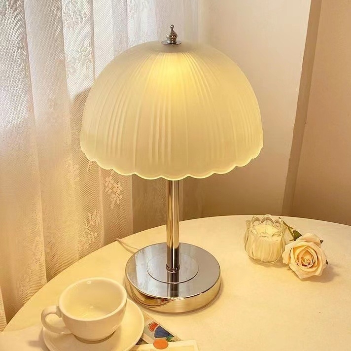Nordski stil visoko-kvalitetna stolna lampa za spavaću sobu – noćna lampica uz krevet, minimalistički dizajn, nježni luksuz, topla noćna svjetlost