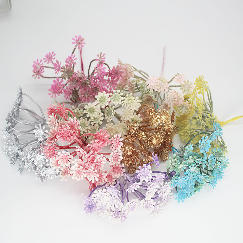 DIY vijenc od umjetnih cvjetova: krizanteme i gypsophila za kućnu dekoraciju