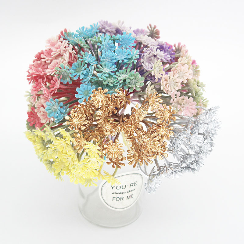 DIY vijenc od umjetnih cvjetova: krizanteme i gypsophila za kućnu dekoraciju