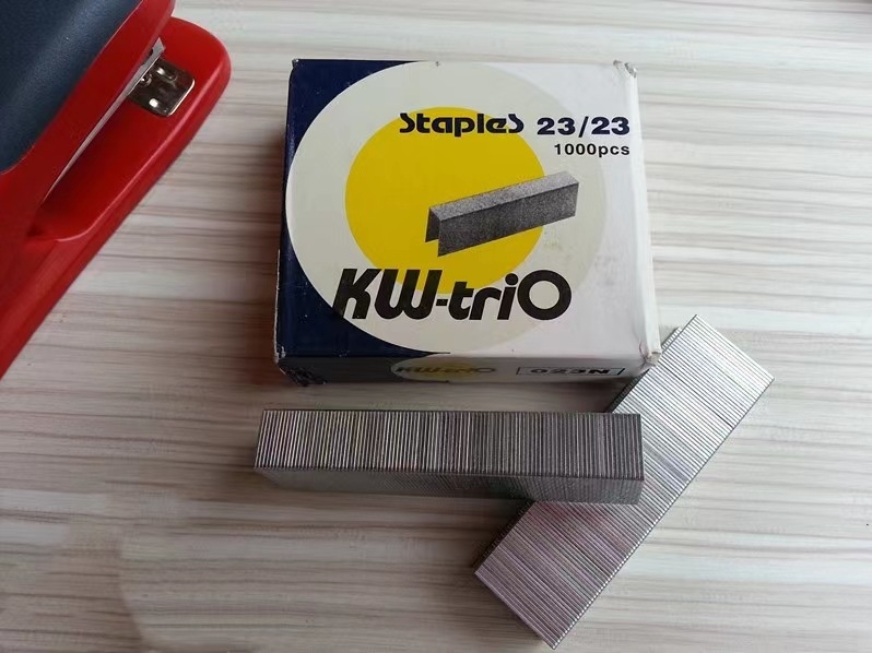 Teški uredski spenjač, čvrst dizajn, velik kapacitet do 210 listova