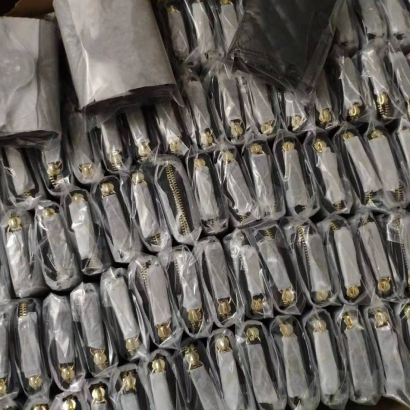 PU kviltirani novčanik sa zipom za novčiće i kartice, clutch za telefon