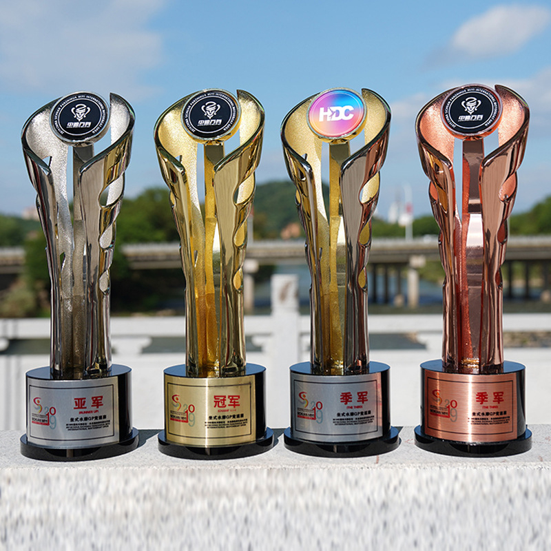 Krištalni trofej – luksuzni šampion s motívom plamena, zlatna, srebrna ili brončana, s prilagođenim logotipom