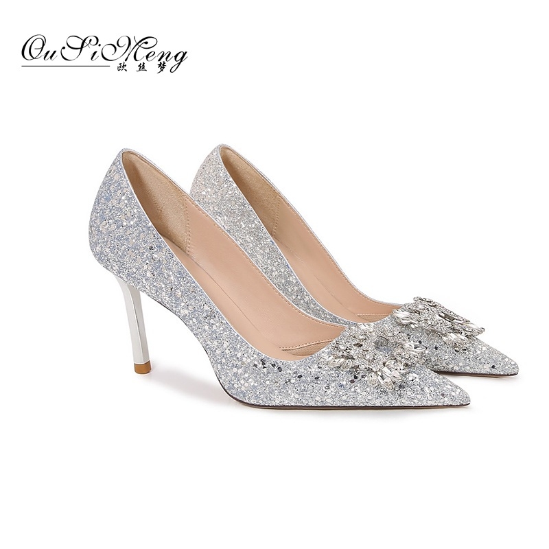 Παπούτσια νύφης σαμπανό-χρυσαφί χρώματος με κρύσταλλα, μυτερή μύτη, τακούνι 6–8 cm