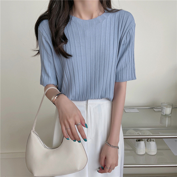Γυναικείο T‑shirt από ice silk πλεκτό, κοντό μανίκι, στρογγυλός λαιμός, στενή γραμμή, μονόχρωμο, καλοκαιρινό casual τοπ