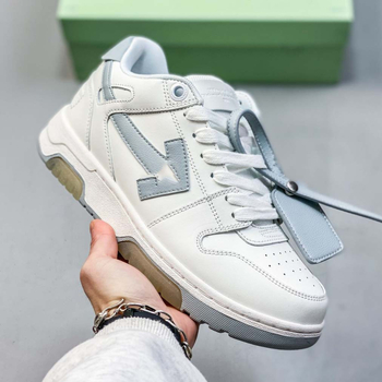 Λευκά sneakers για άνδρες και γυναίκες — άνετα και ευέλικτα, καθημερινά παπούτσια
