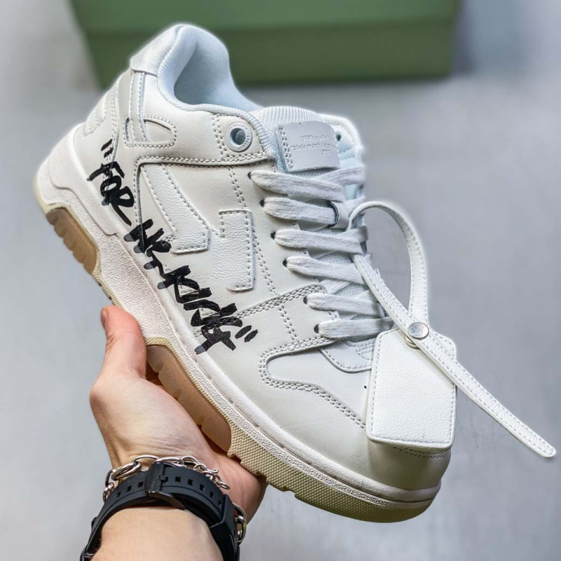 Λευκά sneakers για άνδρες και γυναίκες — άνετα και ευέλικτα, καθημερινά παπούτσια