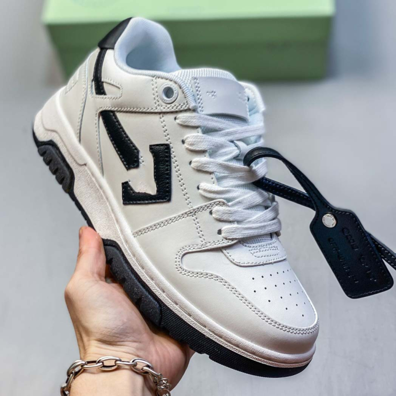 Λευκά sneakers για άνδρες και γυναίκες — άνετα και ευέλικτα, καθημερινά παπούτσια