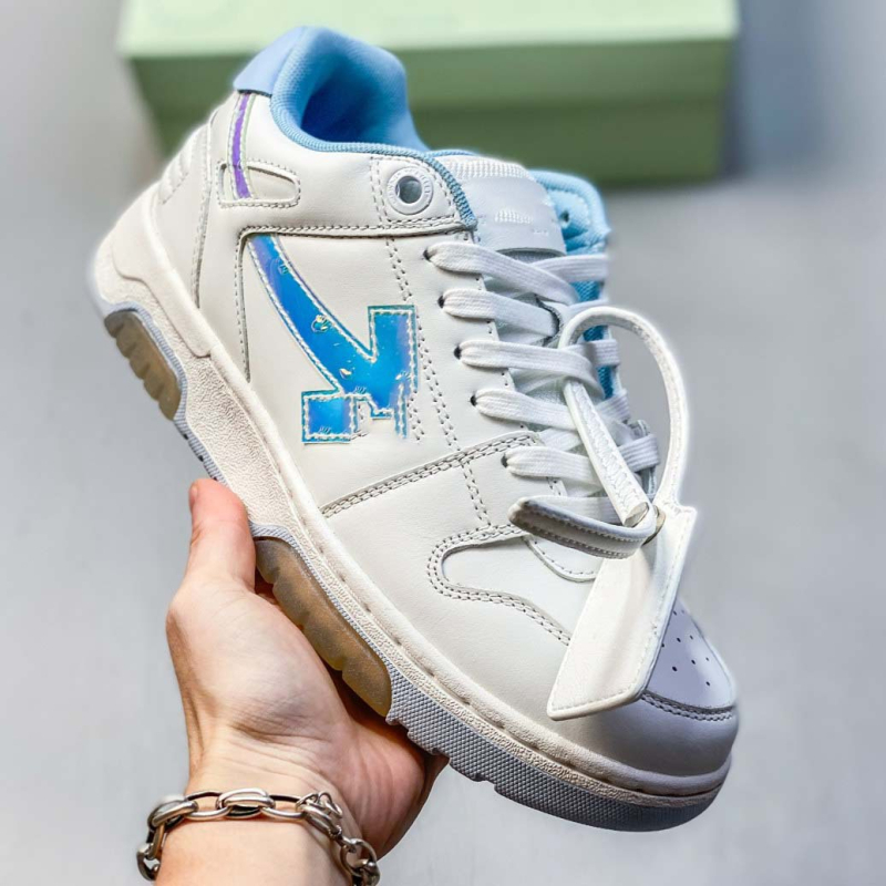 Λευκά sneakers για άνδρες και γυναίκες — άνετα και ευέλικτα, καθημερινά παπούτσια