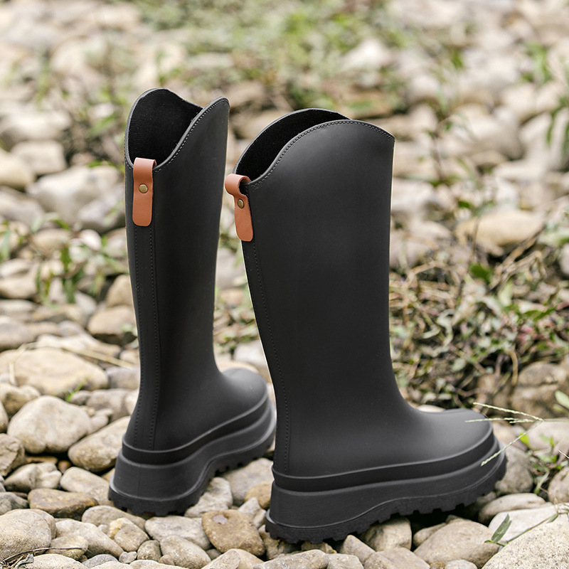 Női vízálló esőcsizma magas szárú, PVC felső rész, csúszásmentes talp, egyszínű, alacsony sarok 1-3 cm