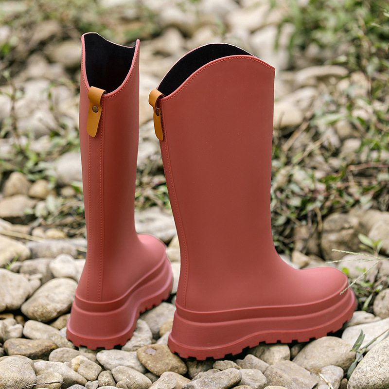 Női vízálló esőcsizma magas szárú, PVC felső rész, csúszásmentes talp, egyszínű, alacsony sarok 1-3 cm