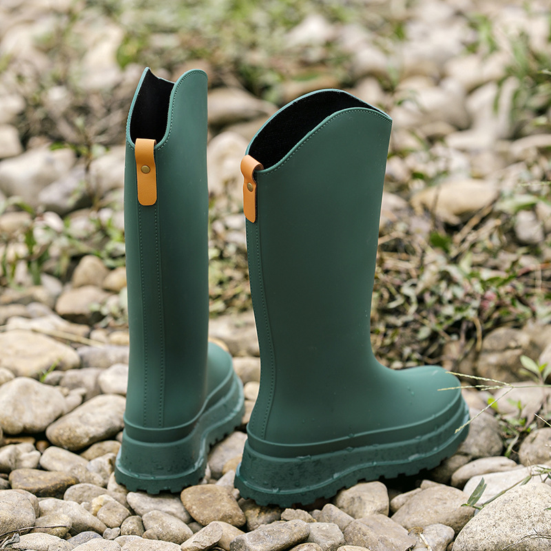 Női vízálló esőcsizma magas szárú, PVC felső rész, csúszásmentes talp, egyszínű, alacsony sarok 1-3 cm