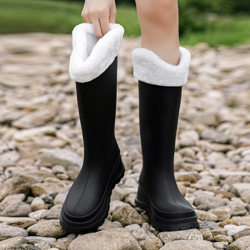 Női vízálló esőcsizma magas szárú, PVC felső rész, csúszásmentes talp, egyszínű, alacsony sarok 1-3 cm