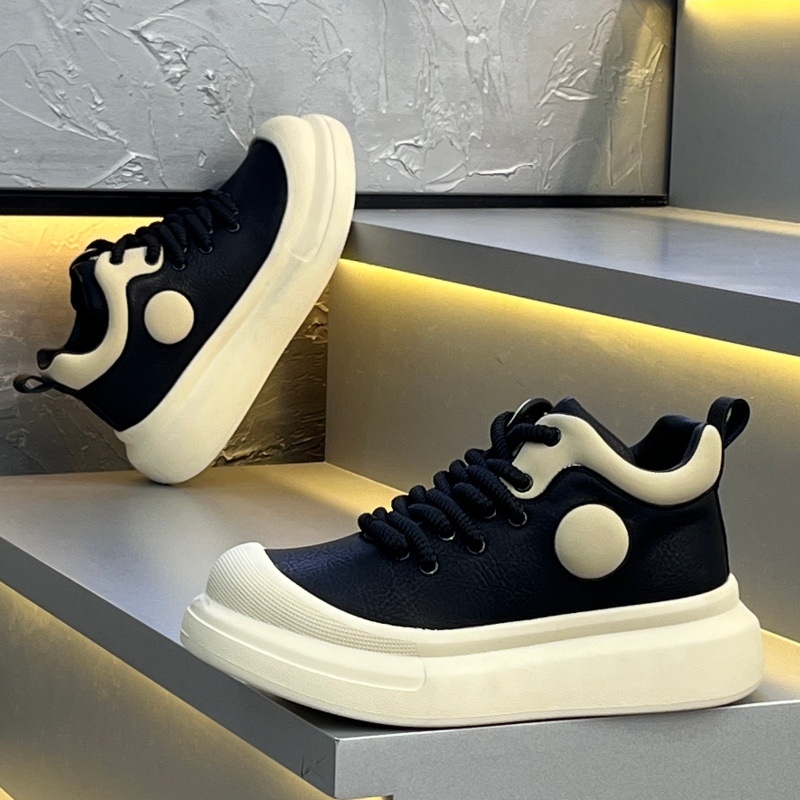 Ανδρικά ψηλά casual sneakers με παχιά σόλα για αύξηση ύψους, αναπνεύσιμη εσωτερική επένδυση και υφασμάτινο επάνω μέρος.