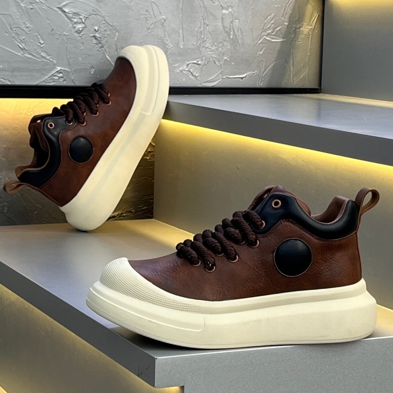 Ανδρικά ψηλά casual sneakers με παχιά σόλα για αύξηση ύψους, αναπνεύσιμη εσωτερική επένδυση και υφασμάτινο επάνω μέρος.
