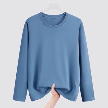 Ανδρικό μακριμάνικο T-shirt σε εφαρμογή Slim, στρογγυλή λαιμόκοψη, μαύρο–λευκό, casual για φθινόπωρο και άνοιξη