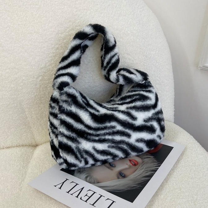 Ženska pliš torbica preko ramena s leopard uzorkom, mala, moderna 2024