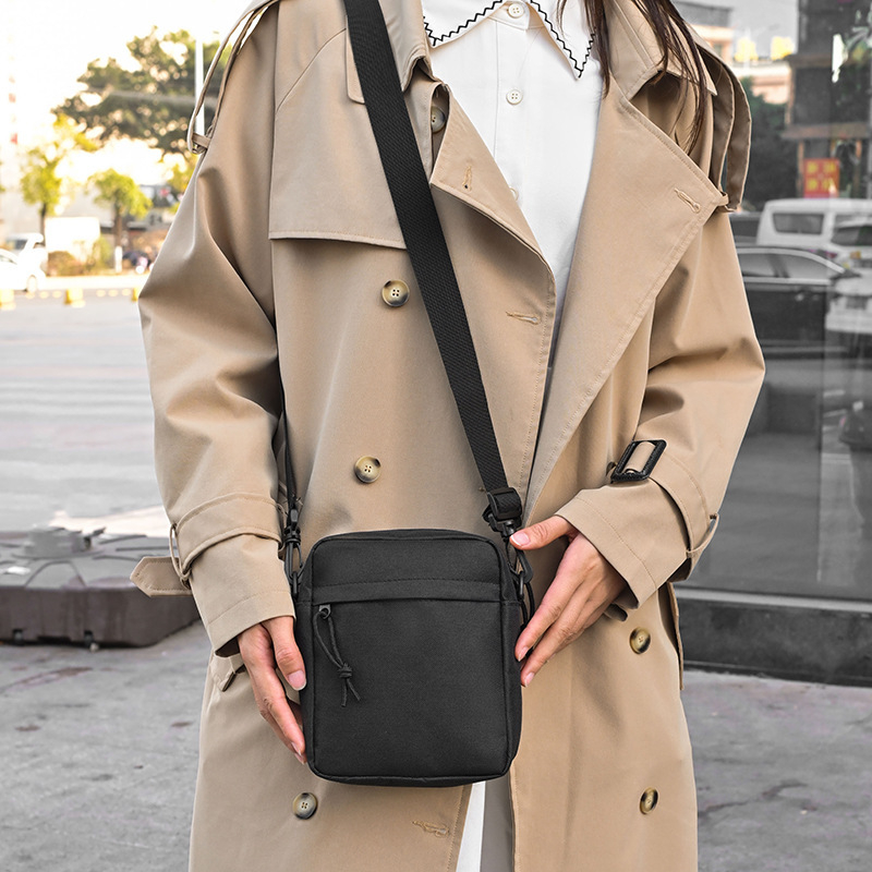 Muška crossbody torba – 2026 novi stil, ležerni minimalistički dizajn, pretinac za telefon, kompaktna, modni brend