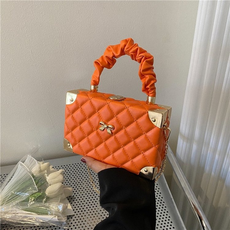 Ženska premium crossbody torbica s resicama i cilindričnim oblikom, širokim remenom – Vintage Boston torba, 2023