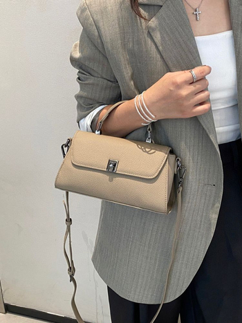 Ženska mala kvadratna torbica od prave kože, proljeće 2025, originalni nišni dizajn, svestrana torba za rameno ili crossbody nošenje