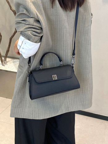 Ženska mala kvadratna torbica od prave kože, proljeće 2025, originalni nišni dizajn, svestrana torba za rameno ili crossbody nošenje