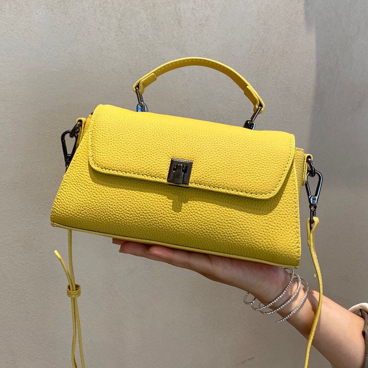 Ženska mala kvadratna torbica od prave kože, proljeće 2025, originalni nišni dizajn, svestrana torba za rameno ili crossbody nošenje