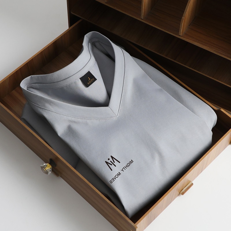 Muški ljetni T‑shirt od mercerizirane pamuka s V‑izrezom, kratki rukav, bijela, sportski stil
