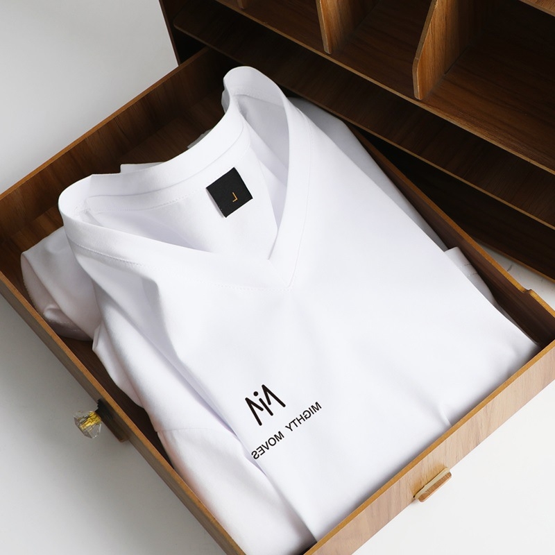 Muški ljetni T‑shirt od mercerizirane pamuka s V‑izrezom, kratki rukav, bijela, sportski stil
