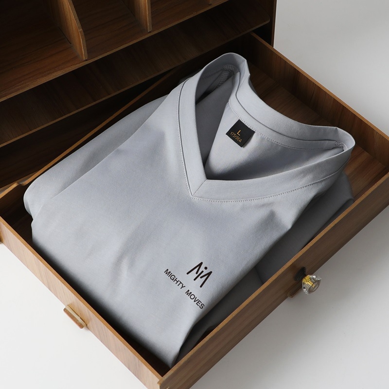 Muški ljetni T‑shirt od mercerizirane pamuka s V‑izrezom, kratki rukav, bijela, sportski stil