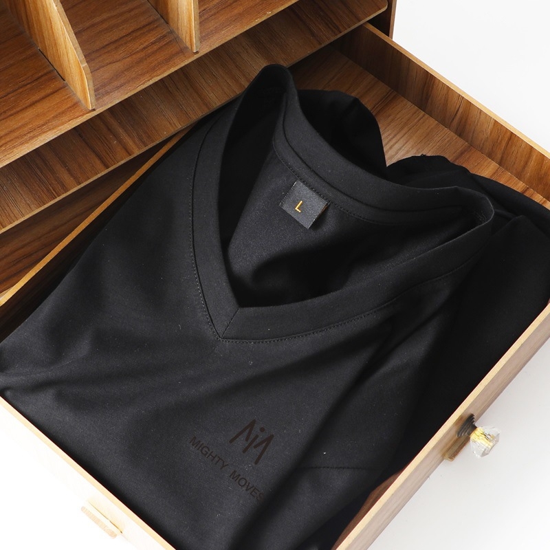 Muški ljetni T‑shirt od mercerizirane pamuka s V‑izrezom, kratki rukav, bijela, sportski stil