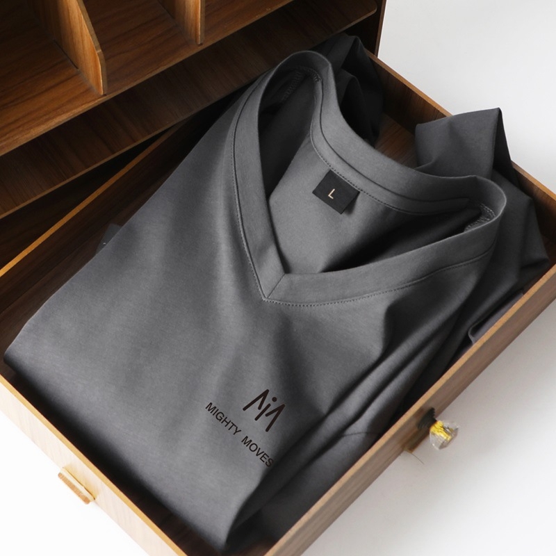 Muški ljetni T‑shirt od mercerizirane pamuka s V‑izrezom, kratki rukav, bijela, sportski stil