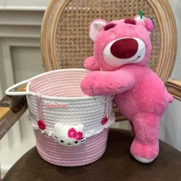 Strawberry Bear 2-u-1 koš za pohranu i igračka za lutke – elegantan i praktičan dar