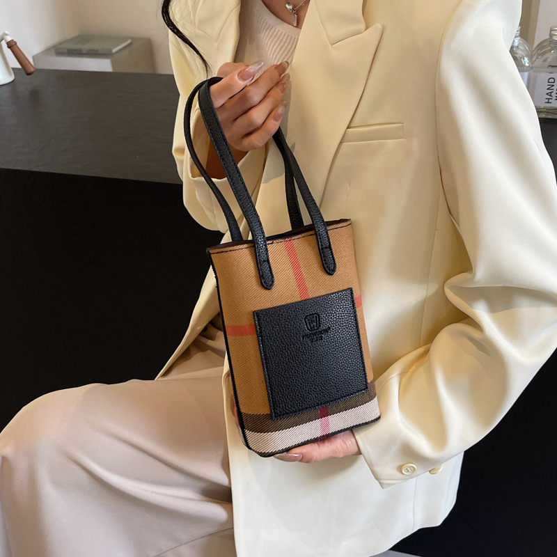 Ženska torba s kontrastnim bojama, 2025 novi model, moderna torba za rame i crossbody, oblik košare