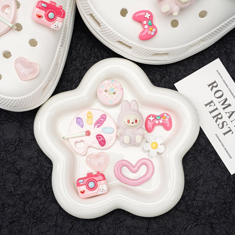2025 nove Crocs dodatci: cvjetovi za cipele, crtani motivi, slatke ukrase