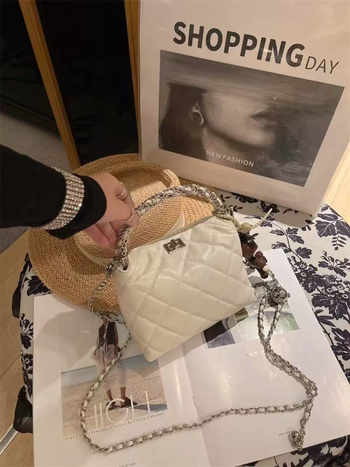 2026 Nova moda: svestran nišni dizajn, luksuzna šivana torba s lancem za rameno/crossbody za žene