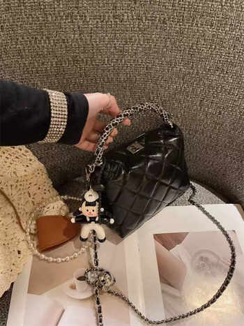 2026 Nova moda: svestran nišni dizajn, luksuzna šivana torba s lancem za rameno/crossbody za žene