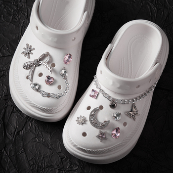 Hzhe Αξεσουάρ Crocs: κλιπ για παπούτσια, αλυσίδα με μικρό λαγουδάκι, διακοσμητικά λουλούδια για παπούτσια και μεταλλικά πεταλούδια για DIY