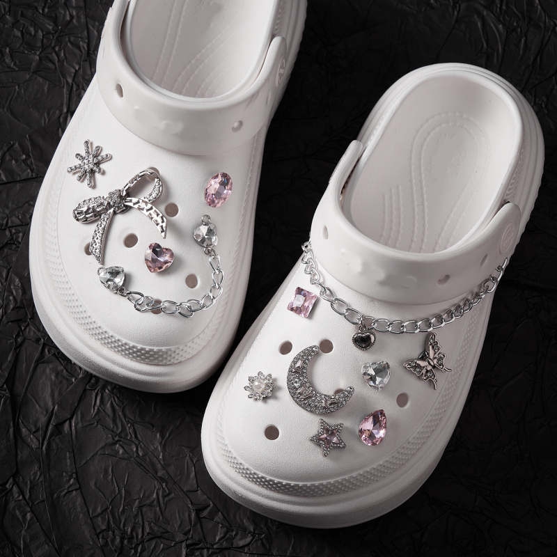 Hzhe Αξεσουάρ Crocs: κλιπ για παπούτσια, αλυσίδα με μικρό λαγουδάκι, διακοσμητικά λουλούδια για παπούτσια και μεταλλικά πεταλούδια για DIY