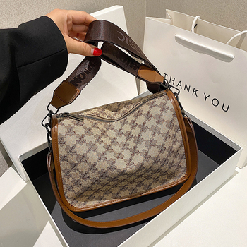 Ženska torba s printom, crossbody, 2026 – moderan svakodnevni elegantan stil